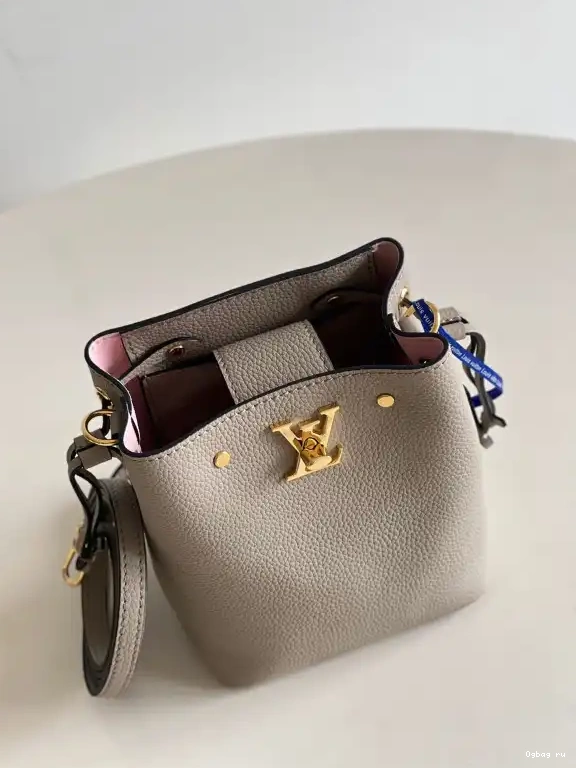 LOUIS BUCKET VUITTON NANO LOCKME 0426